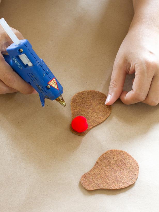 L&#224;m ch&#250; tuần lộc ngộ nghĩnh trang tr&#237; c&#226;y th&#244;ng Noel