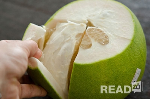 L&#224;m lồng đ&#232;n vỏ bưởi vừa nhớ tuổi thơ, vừa thơm ng&#224;o ngạt