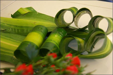 Lấy hồng tỉ muội học c&#225;ch b&#243; hoa đẹp 20/10 tặng chị em g&#225;i