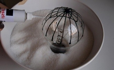 &#221; tưởng trang tr&#237; qu&#225;n cafe bằng b&#243;ng đ&#232;n cực độc